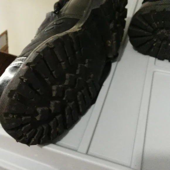 Size 13 black steel toe boots. - Picture 6 of 10